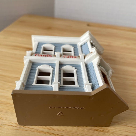 Lot 4 Hallmark Ornaments Nostalgic Houses & Shops 1988-91 NO boxes - Picture 6 of 12